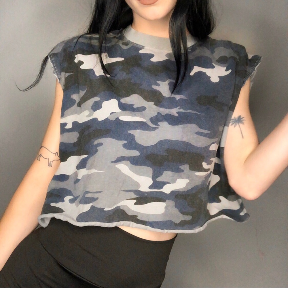 90's Route 66 Cut Camo Croptop